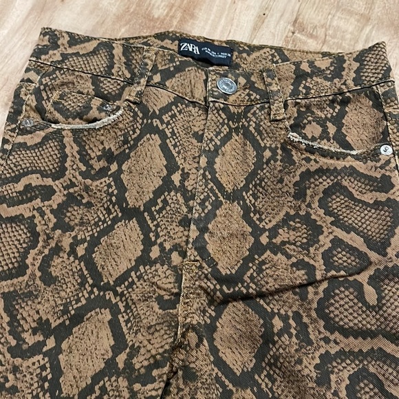 Zara Mob Wife High Rise Snakeskin Printed Jeans 4 - Picture 6 of 8